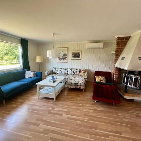 Östhammar Idylliskt Hus Med Sjoeutsikt.ヴィラ エクステリア 写真