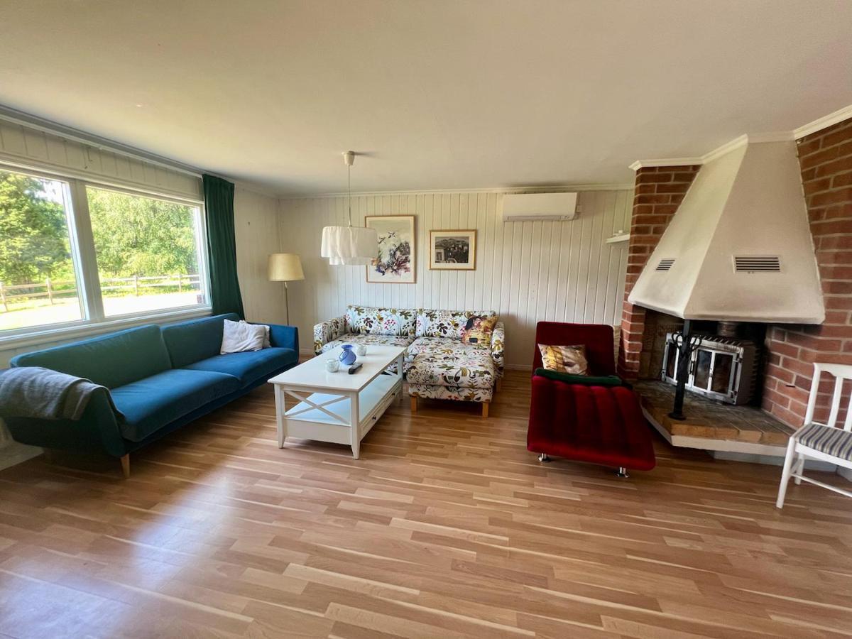 Östhammar Idylliskt Hus Med Sjoeutsikt.ヴィラ エクステリア 写真