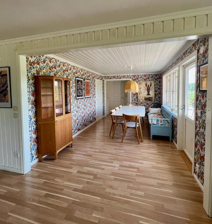 Östhammar Idylliskt Hus Med Sjoeutsikt.ヴィラ エクステリア 写真