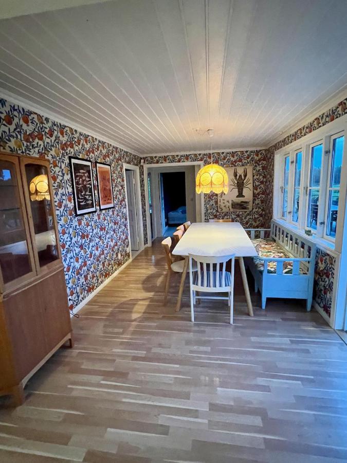 Östhammar Idylliskt Hus Med Sjoeutsikt.ヴィラ エクステリア 写真