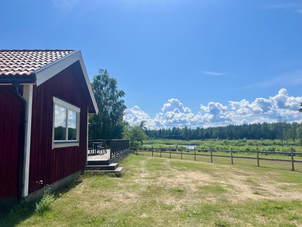 Östhammar Idylliskt Hus Med Sjoeutsikt.ヴィラ エクステリア 写真